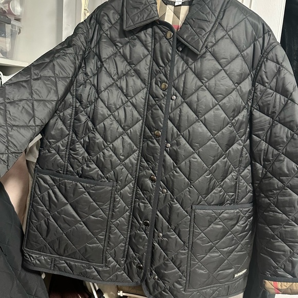 Burberry Black Quilted Puffer Jacket with Signature Check Lining - Picture 6 of 10